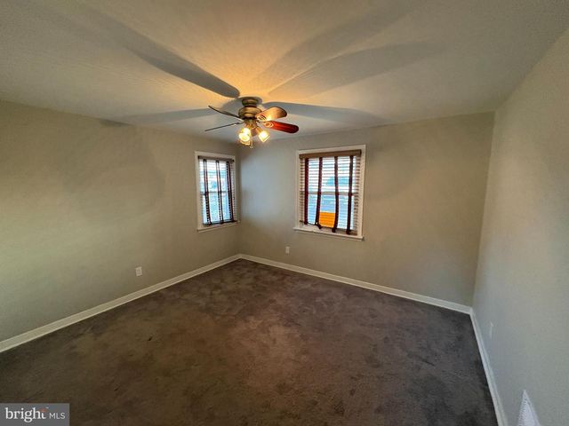 10 GREEN LN, Bristol, PA 19007