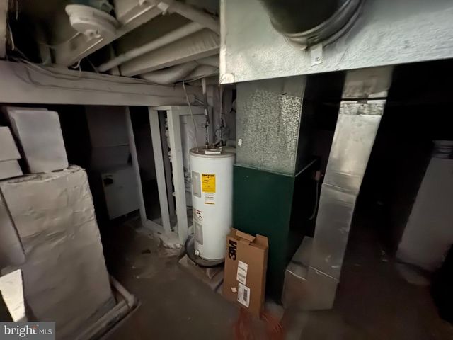 10 GREEN LN, Bristol, PA 19007