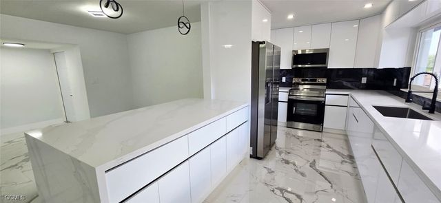 238 SE 46th LN, Cape Coral, FL 33904