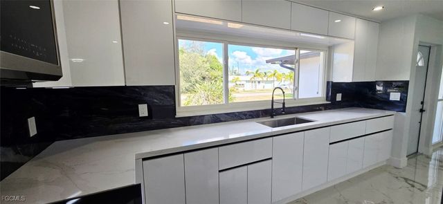 238 SE 46th LN, Cape Coral, FL 33904