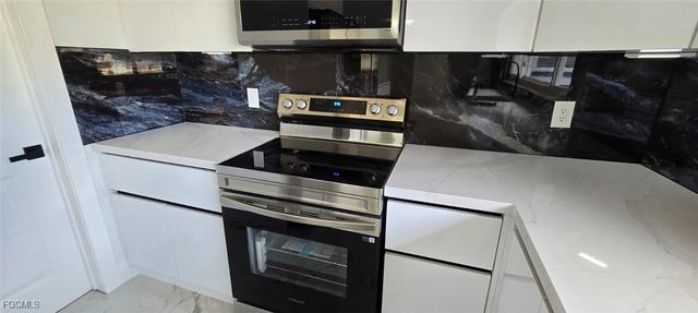 238 SE 46th LN, Cape Coral, FL 33904