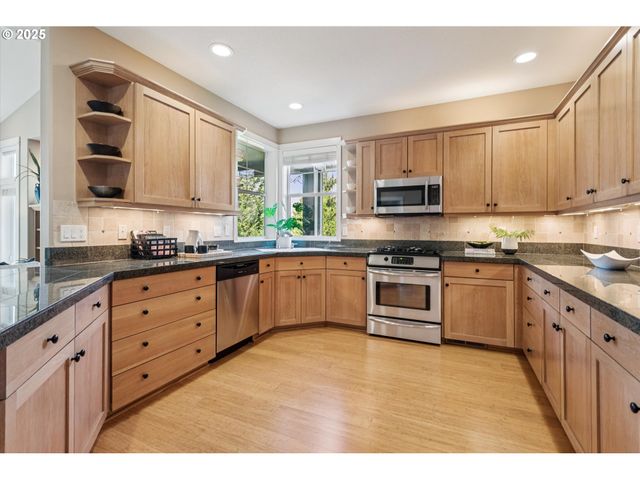 10148 Se BRISTOL Loop, Happy Valley, OR 97086