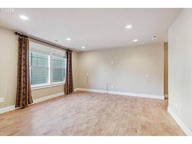 10148 Se BRISTOL Loop, Happy Valley, OR 97086
