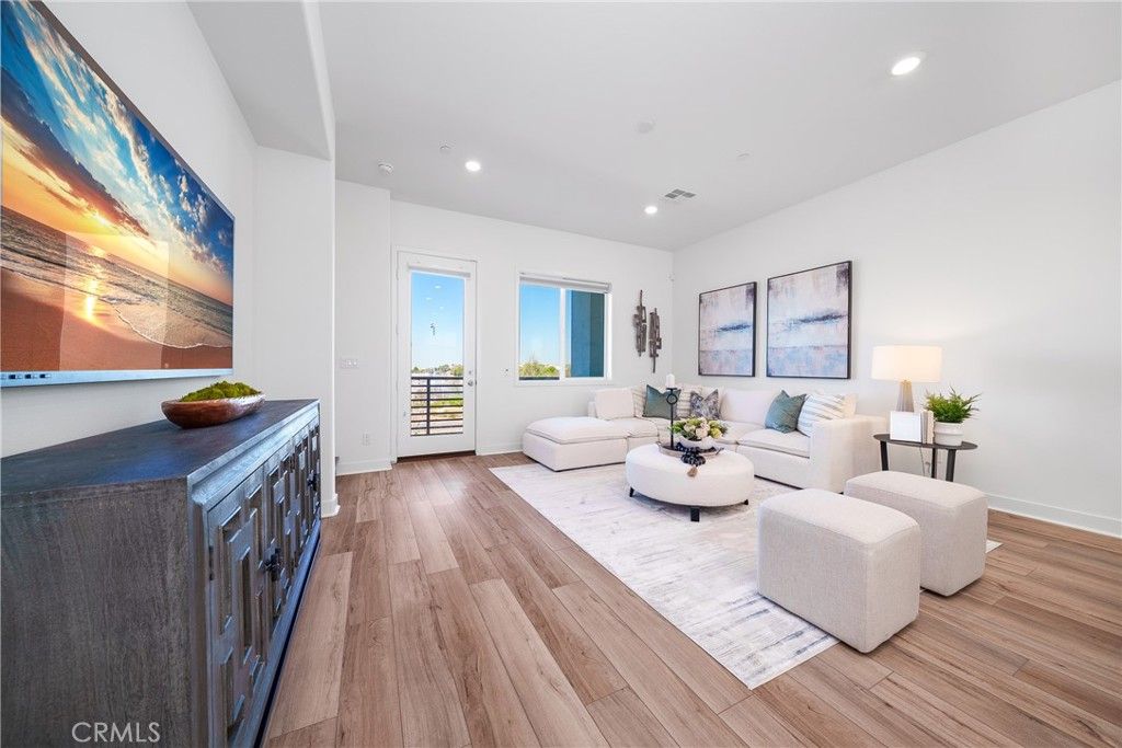 Image 2 of property listing at 390 Merit, Irvine, CA 92618