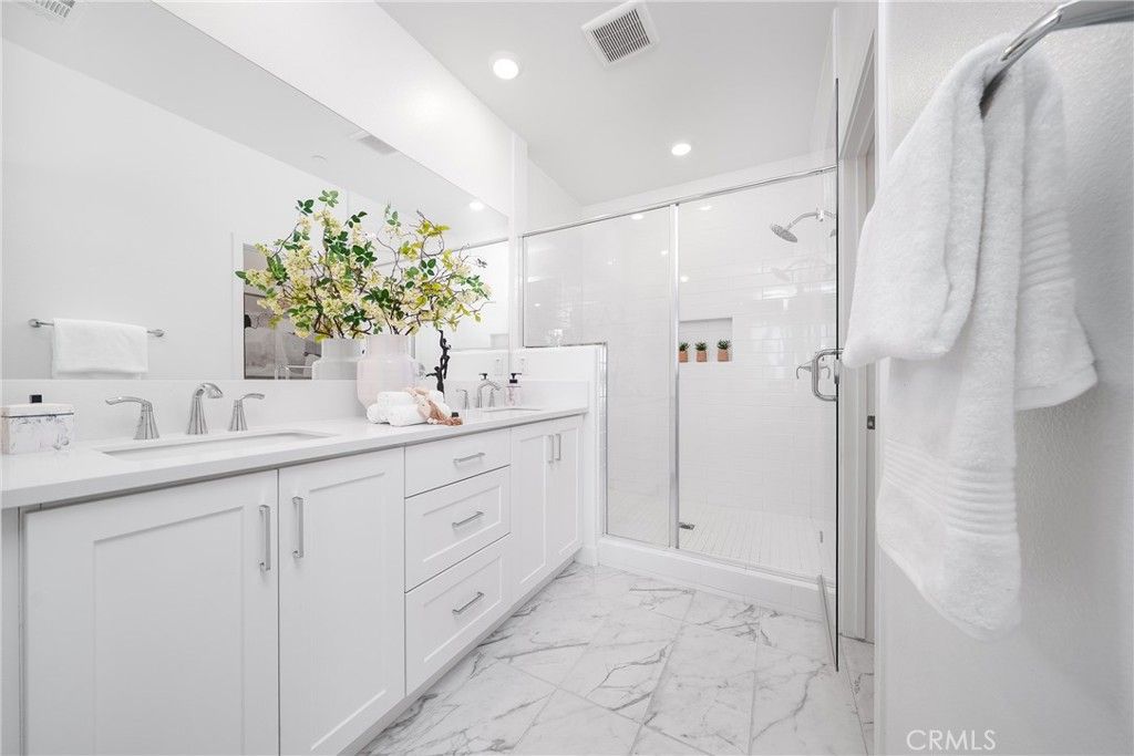 Image 20 of property listing at 390 Merit, Irvine, CA 92618