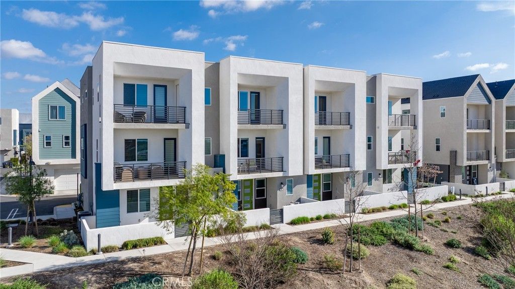 Image 33 of property listing at 390 Merit, Irvine, CA 92618