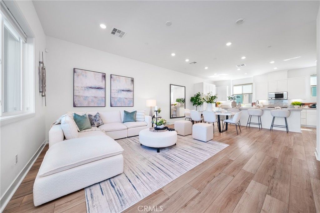 Image 7 of property listing at 390 Merit, Irvine, CA 92618