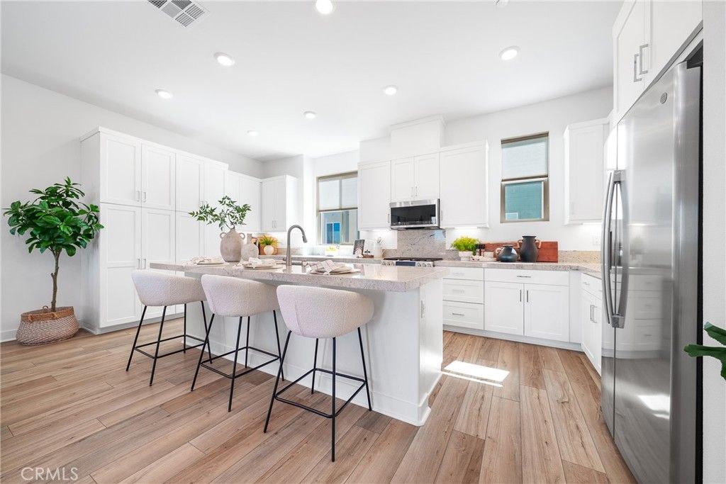 Image 9 of property listing at 390 Merit, Irvine, CA 92618