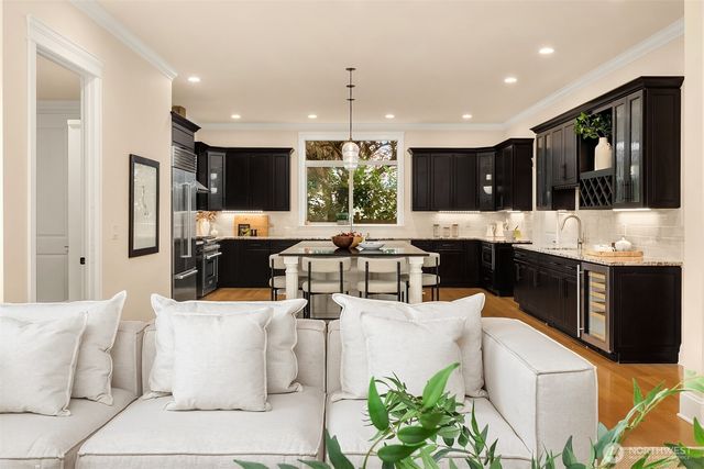 1145 33rd Avenue E, Seattle, WA 98112