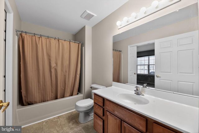 33 BEAR CREEK DR, Mantua, NJ 08051