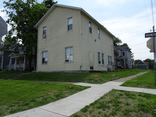 827-829 W 15th Street, Davenport, IA 52804