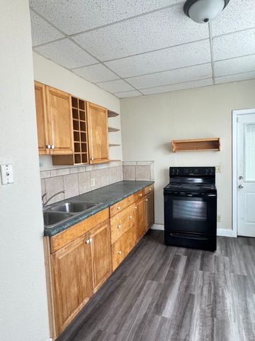 827-829 W 15th Street, Davenport, IA 52804