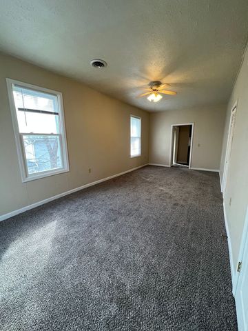827-829 W 15th Street, Davenport, IA 52804