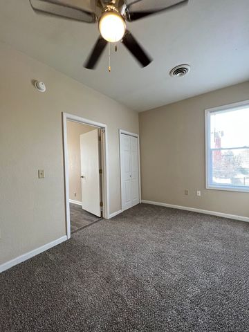 827-829 W 15th Street, Davenport, IA 52804