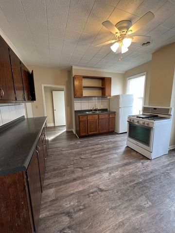 827-829 W 15th Street, Davenport, IA 52804