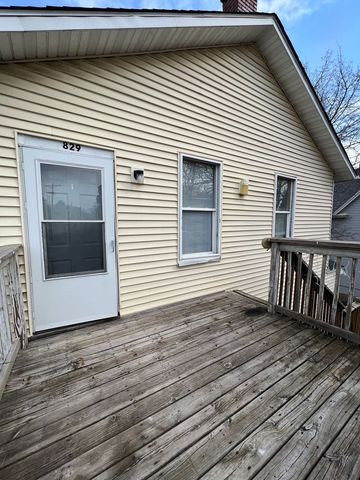 827-829 W 15th Street, Davenport, IA 52804