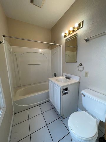 827-829 W 15th Street, Davenport, IA 52804