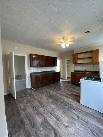 827-829 W 15th Street, Davenport, IA 52804
