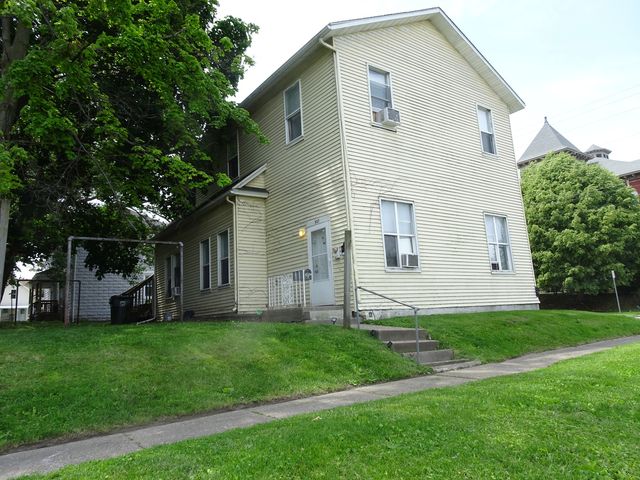 827-829 W 15th Street, Davenport, IA 52804