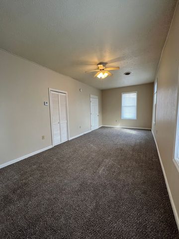 827-829 W 15th Street, Davenport, IA 52804
