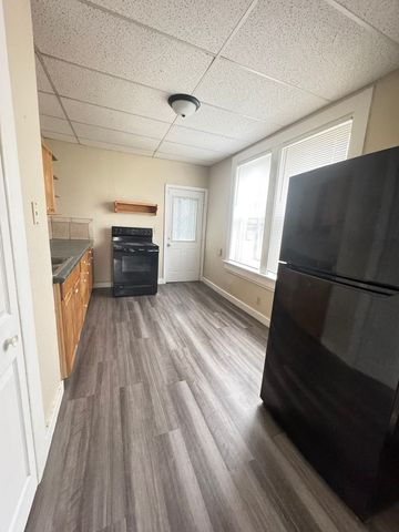 827-829 W 15th Street, Davenport, IA 52804