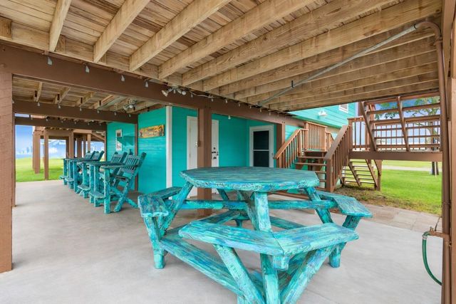 621 County Road 202, Sargent, TX 77414