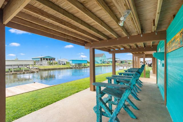 621 County Road 202, Sargent, TX 77414