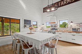 320 Pecan 3, Florence, TX 76527