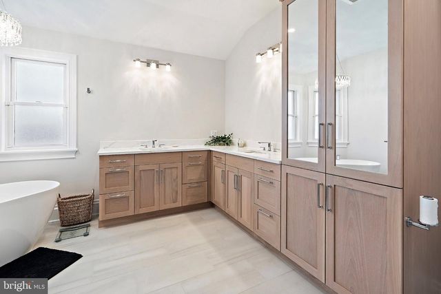 11 W 51ST ST, Long Beach, NJ 08008