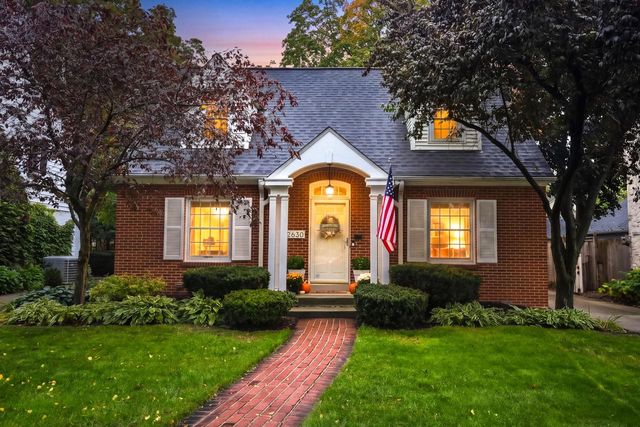 2630 N 89th STREET, Wauwatosa, WI 53226