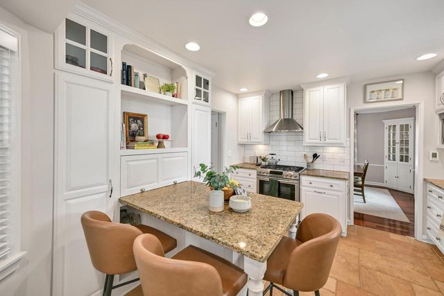 2630 N 89th STREET, Wauwatosa, WI 53226