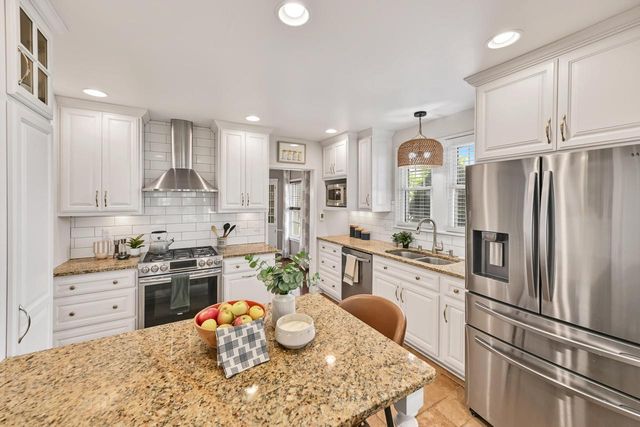 2630 N 89th STREET, Wauwatosa, WI 53226