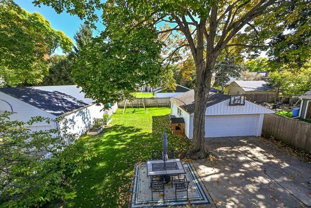 2630 N 89th STREET, Wauwatosa, WI 53226