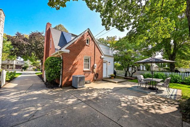 2630 N 89th STREET, Wauwatosa, WI 53226