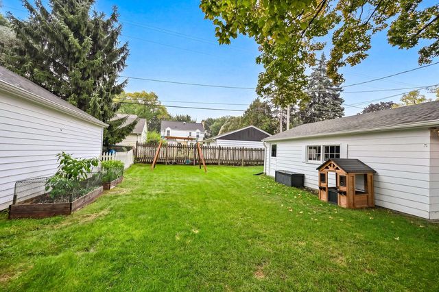 2630 N 89th STREET, Wauwatosa, WI 53226