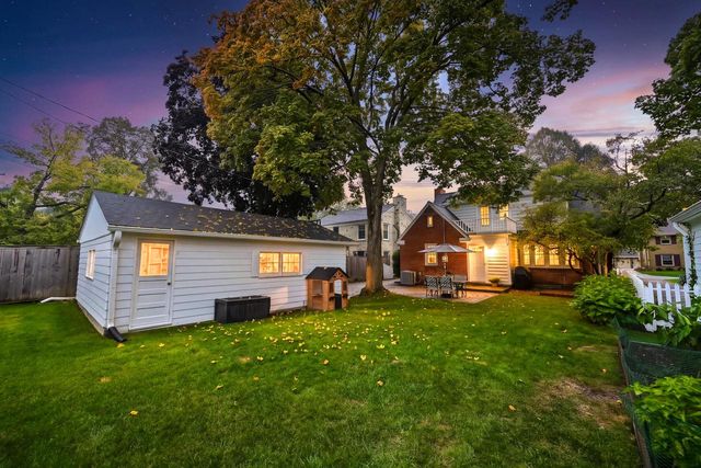 2630 N 89th STREET, Wauwatosa, WI 53226