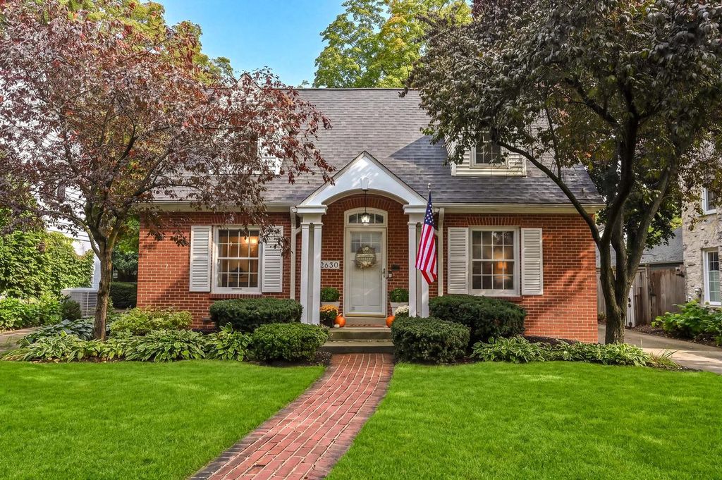 2630 N 89th STREET, Wauwatosa, WI 53226