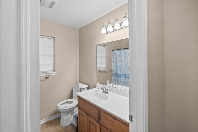 229 Wise Ave, Orange Grove, TX 78372