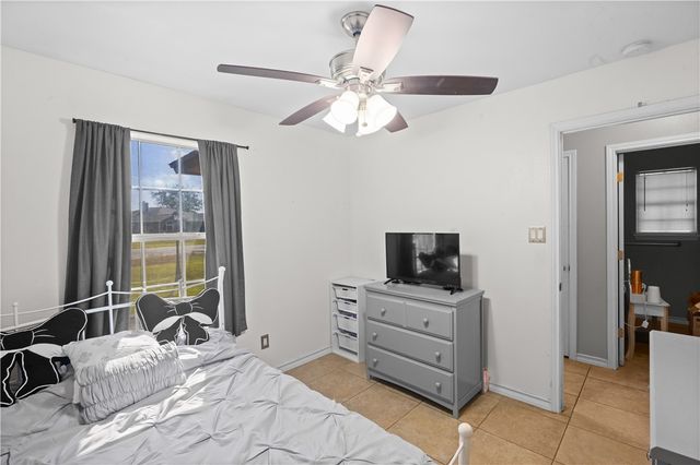 229 Wise Ave, Orange Grove, TX 78372