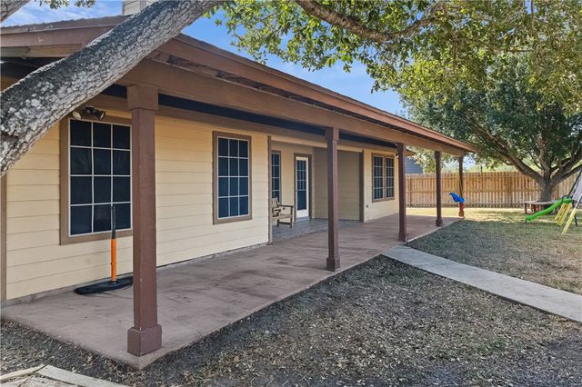 229 Wise Ave, Orange Grove, TX 78372