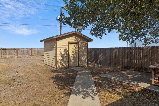 229 Wise Ave, Orange Grove, TX 78372