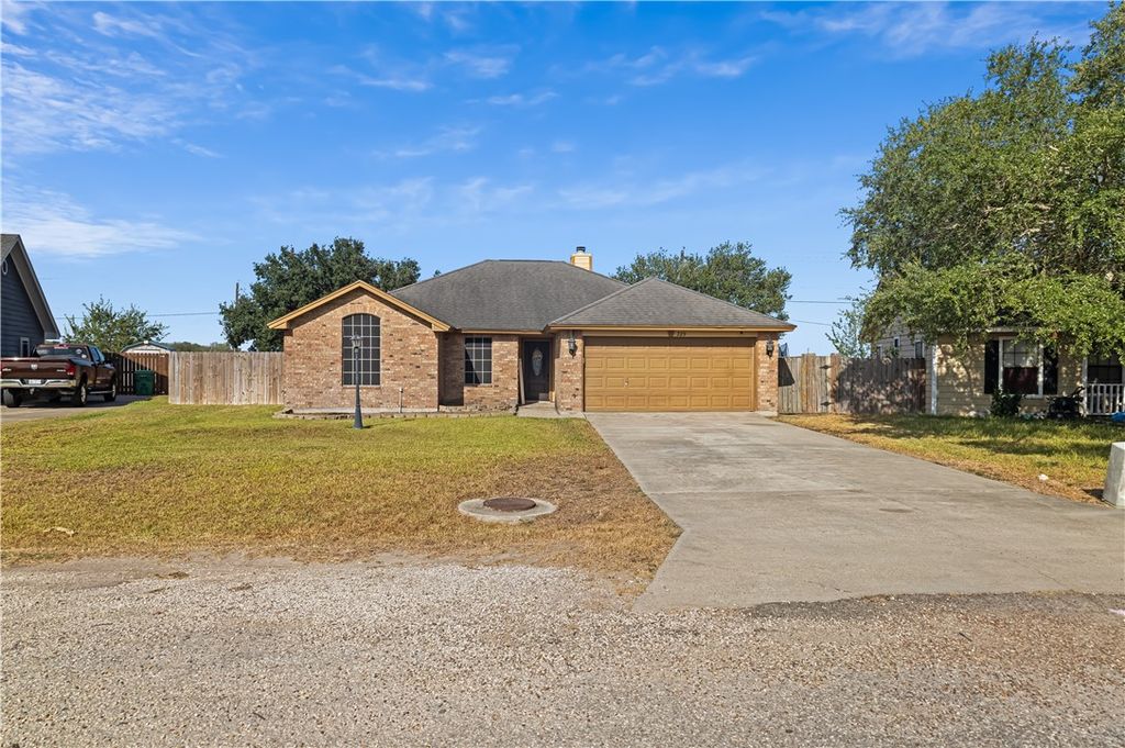229 Wise Ave, Orange Grove, TX 78372