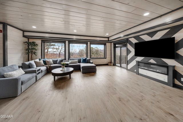 1253 Bavarian Way, Gatlinburg, TN 37738