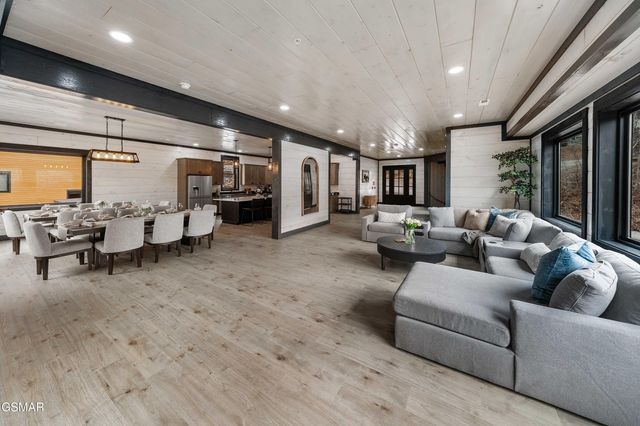 1253 Bavarian Way, Gatlinburg, TN 37738