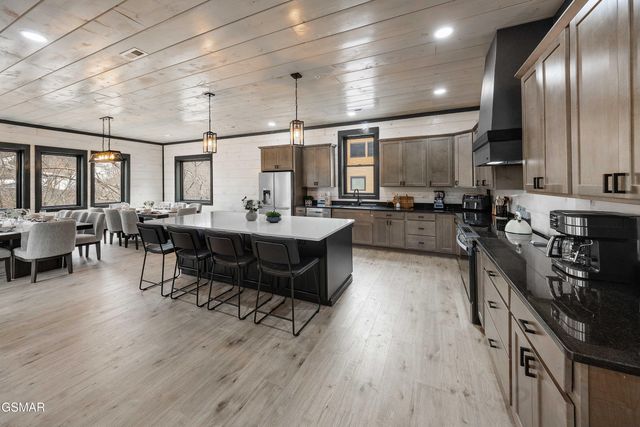 1253 Bavarian Way, Gatlinburg, TN 37738