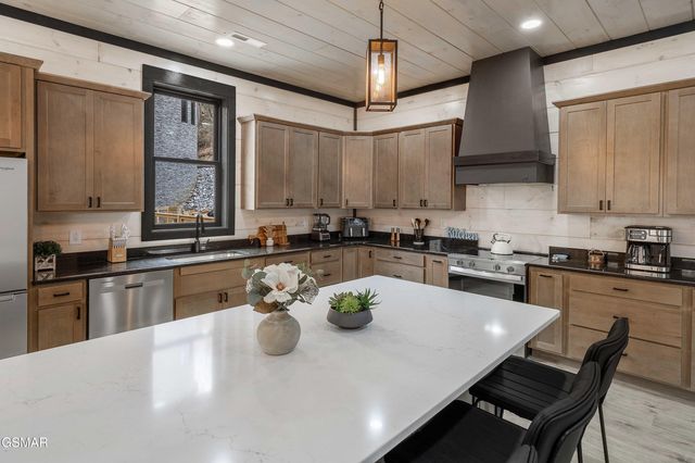 1253 Bavarian Way, Gatlinburg, TN 37738