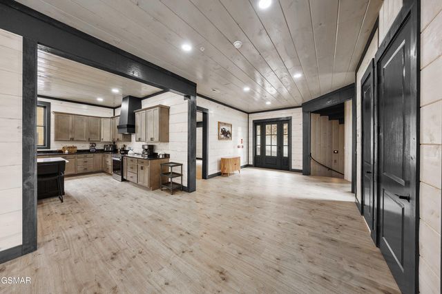 1253 Bavarian Way, Gatlinburg, TN 37738