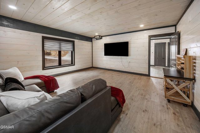 1253 Bavarian Way, Gatlinburg, TN 37738