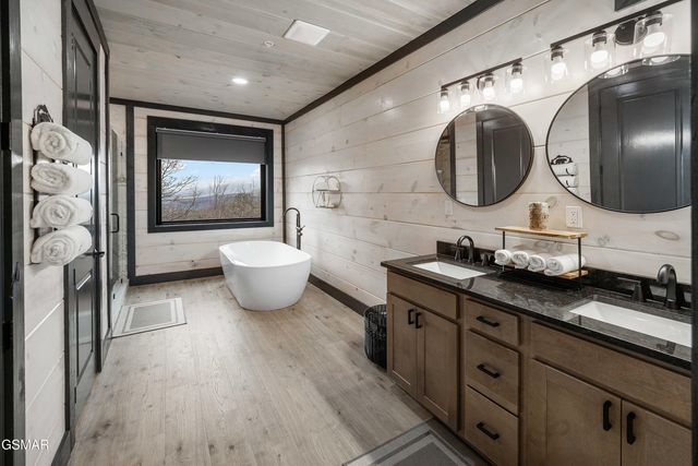 1253 Bavarian Way, Gatlinburg, TN 37738