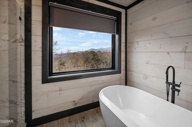 1253 Bavarian Way, Gatlinburg, TN 37738